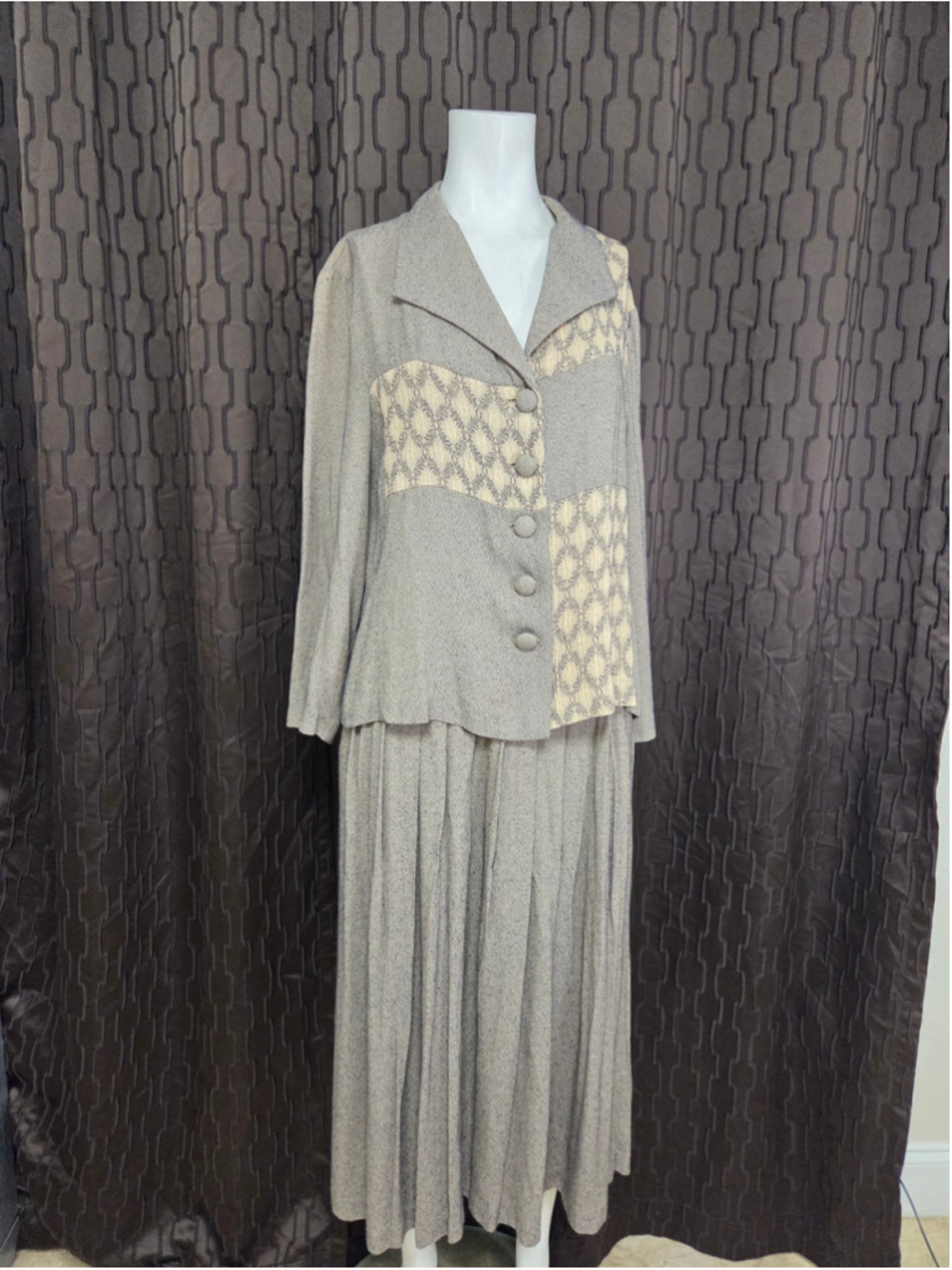 Women's Michael K. Company Skirt Suit Set, Large, Beige and Cream